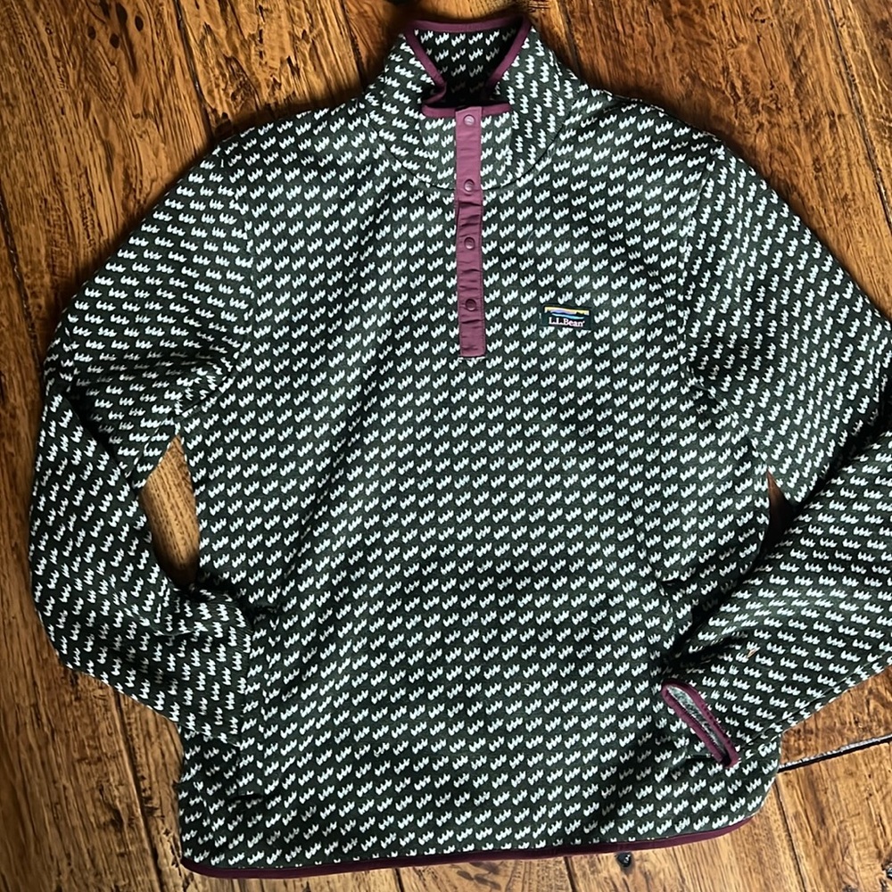 NWOT Men’s fleece sweater
